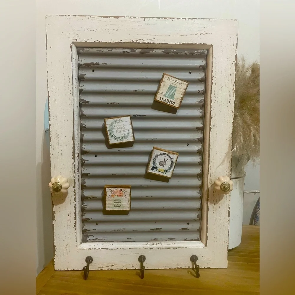 Shabby Chic Farmhouse Metal Magnetic Wood Hooks Plaque NEW